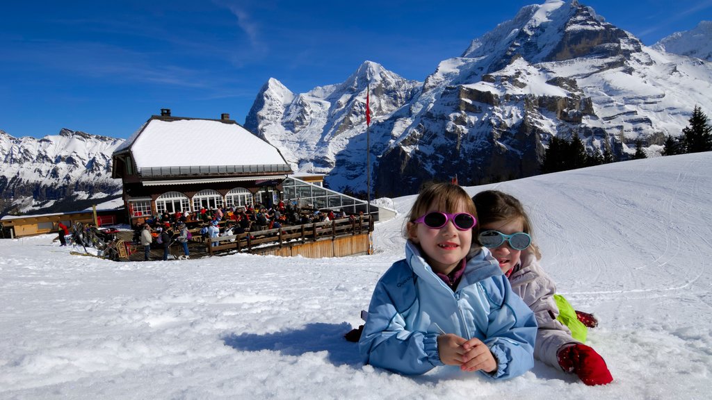 Mürren ofreciendo nieve y también niños