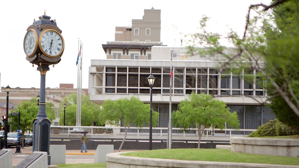 Alexandria showing a park