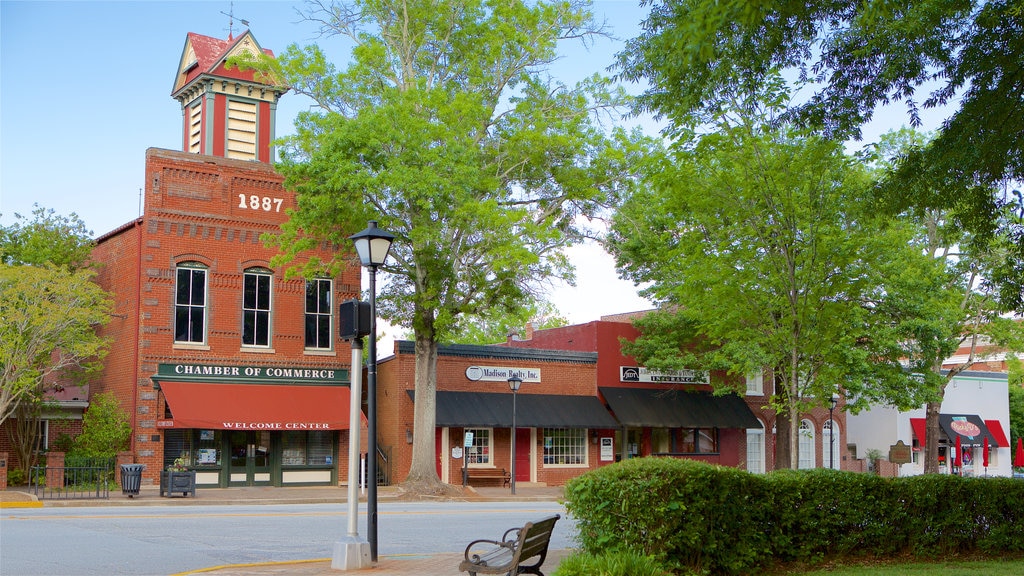 Madison which includes heritage architecture