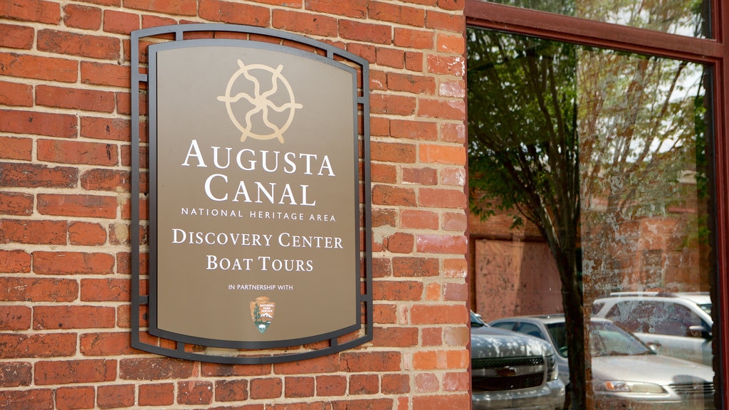 The Augusta Canal Interpretive Center at Enterprise Mill mostrando señalización