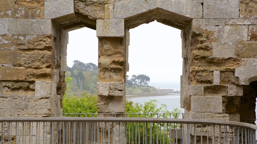 Sandsfoot Castle caracterizando ruínas de edifício e arquitetura de patrimônio