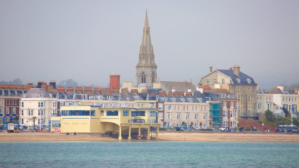 Playa de Weymouth ofreciendo patrimonio de arquitectura y una playa de arena