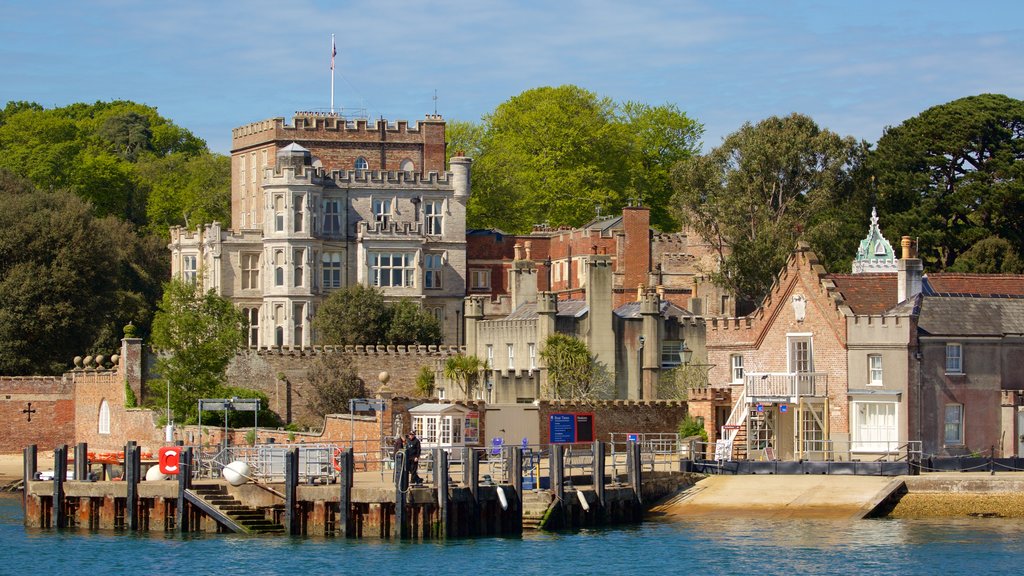 Brownsea Castle que incluye patrimonio de arquitectura