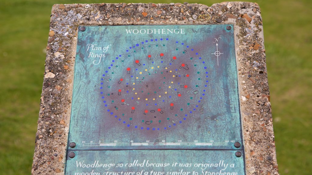 Woodhenge featuring signage and a monument