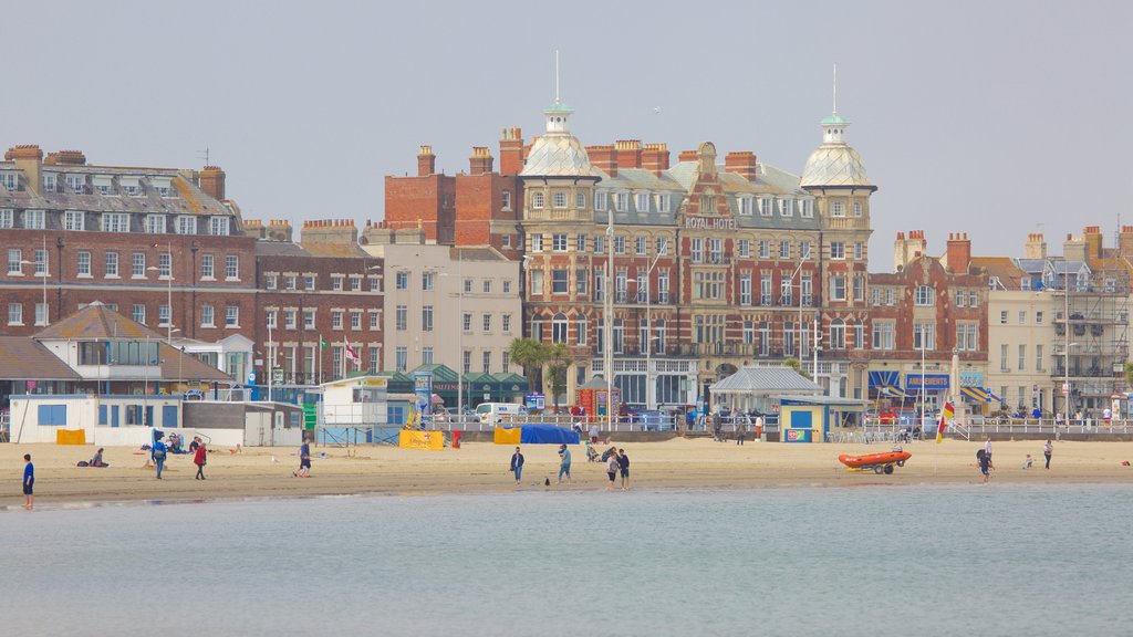 Weymouth Beach showing heritage architecture and a beach