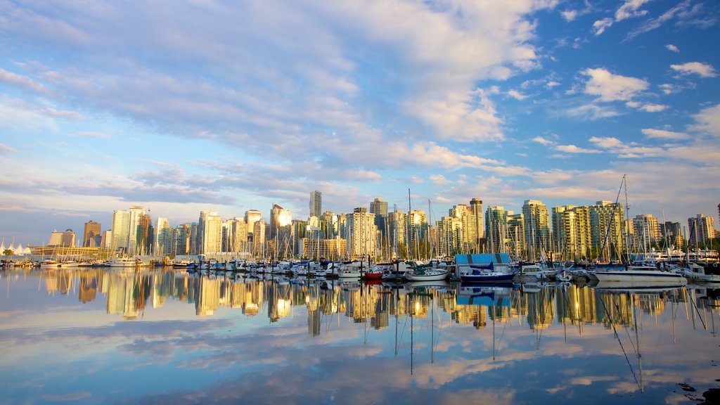 Stanley Park which includes skyline, a marina and city views