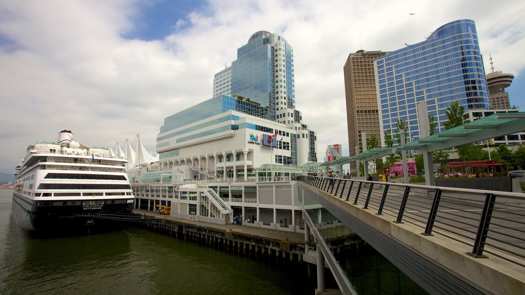 Vancouver que incluye un puente y una ciudad