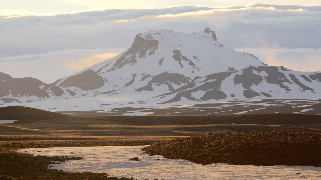 Laugarvatn showing snow and mountains