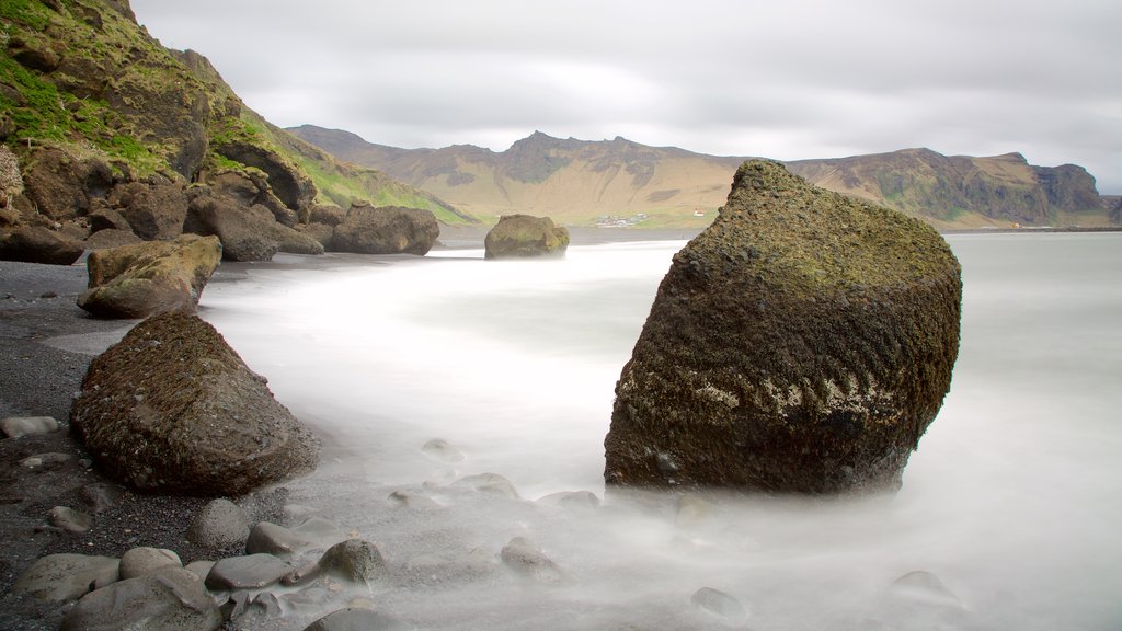 Black Beach showing a pebble beach and mist or fog