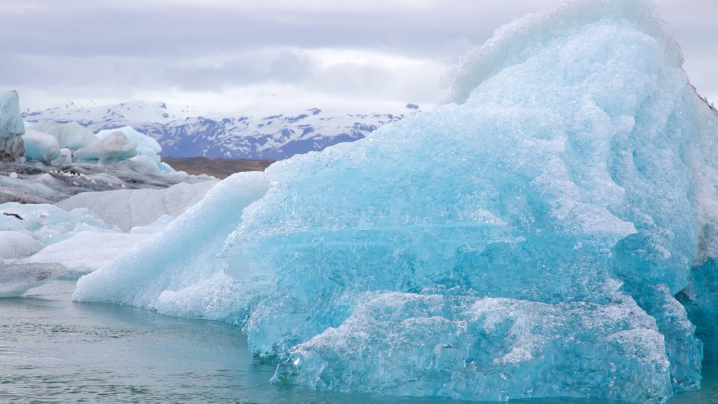 Lago Jokulsarlon mostrando nieve y vista general a la costa