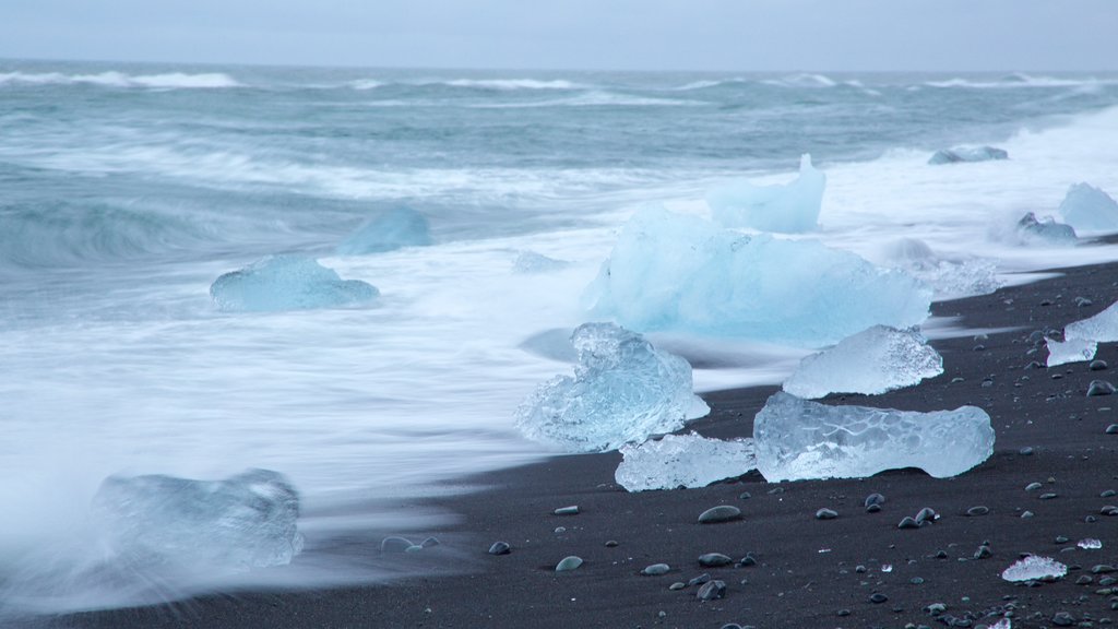 Jökulsárlón som viser tåke og snø