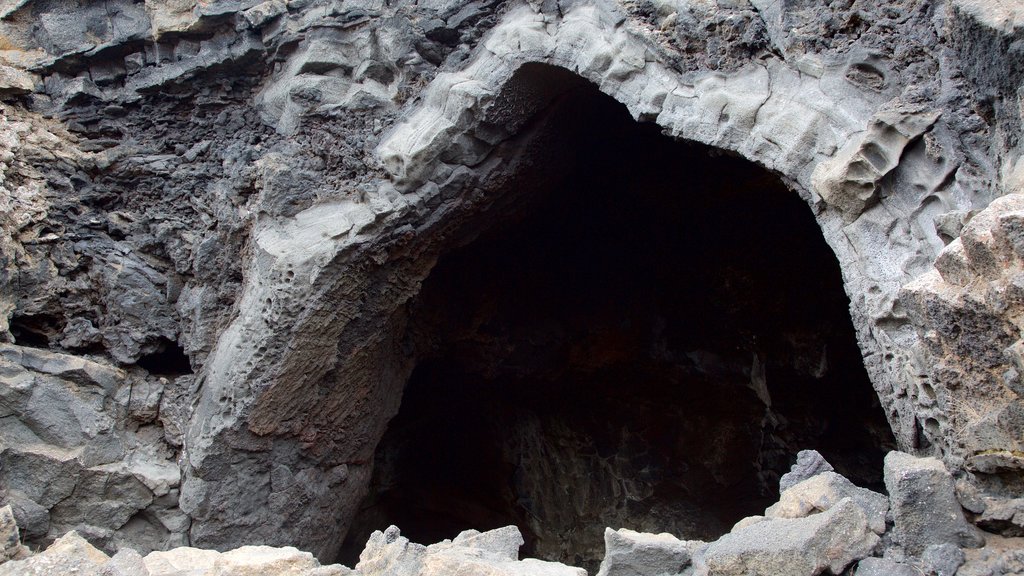 Dimmuborgir showing caves