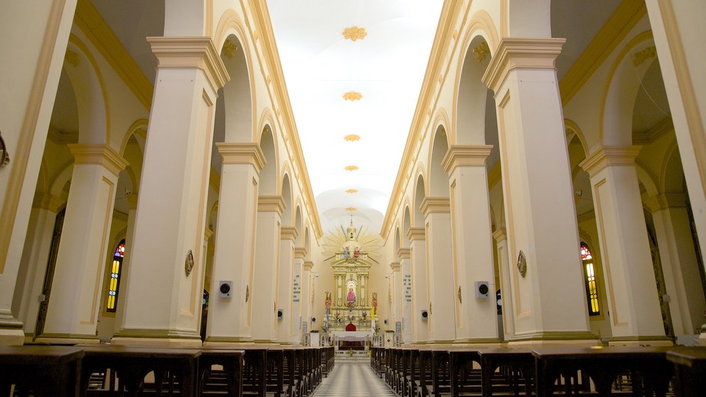 Cafayate que inclui elementos religiosos, arquitetura de patrimônio e uma igreja ou catedral