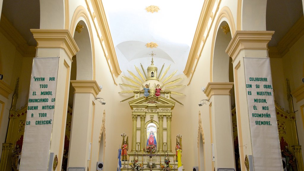 Cafayate som viser en kirke eller en katedral, historiske bygningsværker og religiøse elementer