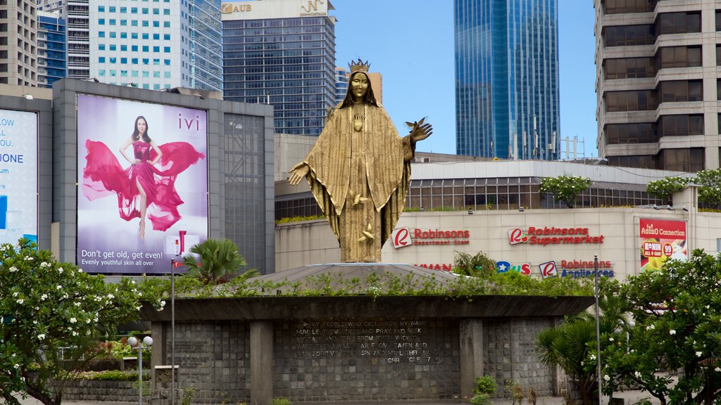 Ortigas Center que incluye una estatua o escultura