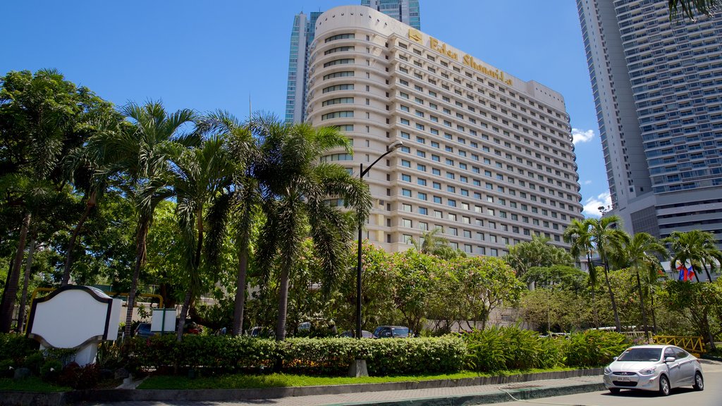 Ortigas Center showing a park and a city