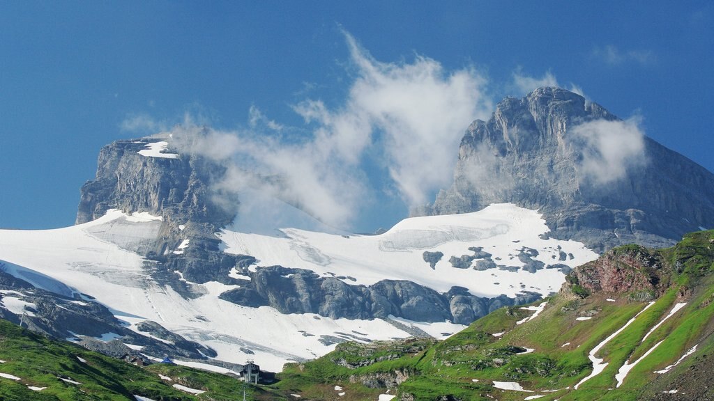 Wintersportplaats Engelberg - Titlis toont sneeuw en bergen