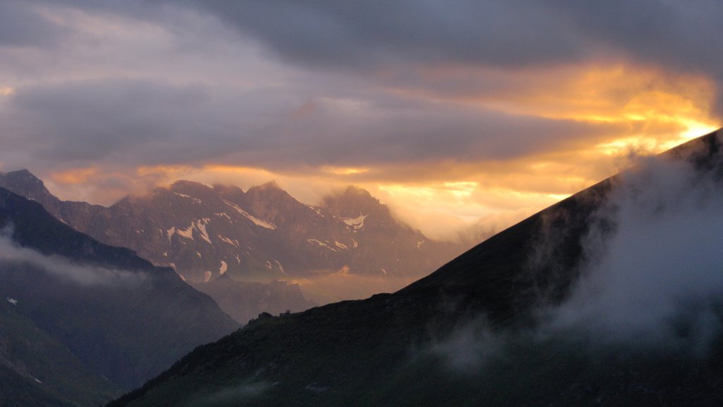 Engelberg-Titlis Ski Resort which includes a sunset and mountains