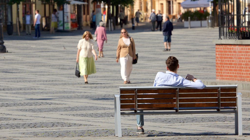 Piata Mare caracterizando uma praça ou plaza