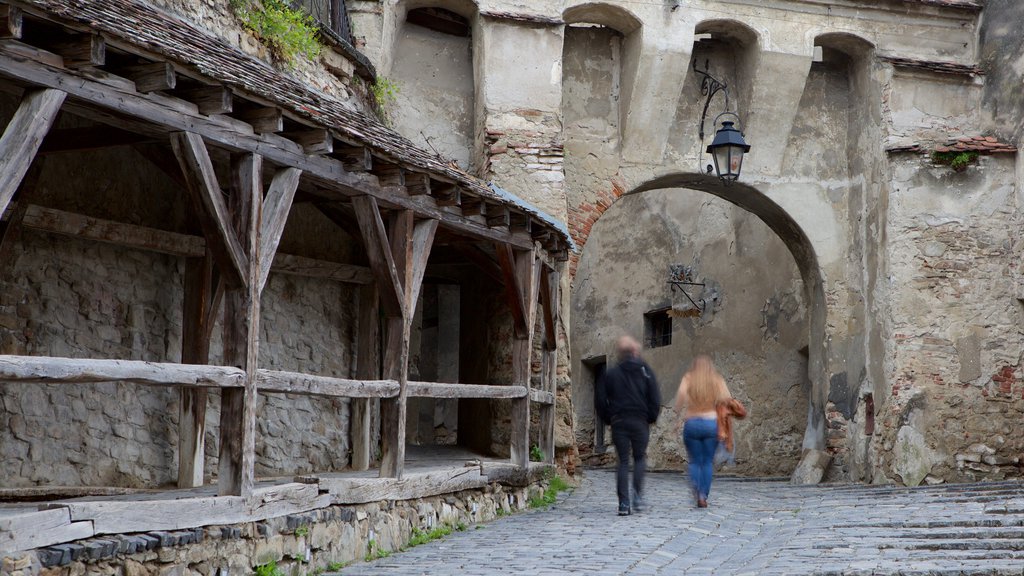 La tour de l\'Horloge mettant en vedette édifice en ruine