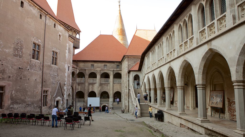 Hunedoara slott som visar historiska element och chateau eller palats