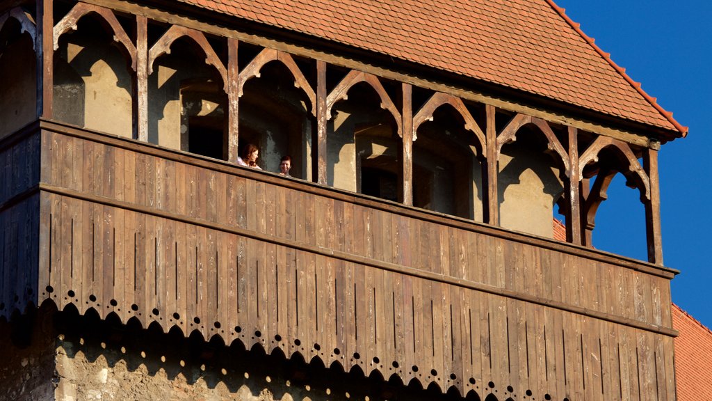 Castelo Hunedoara que inclui arquitetura de patrimônio