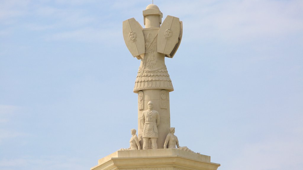 Tropaeum Traiani som inkluderer statue eller skulptur