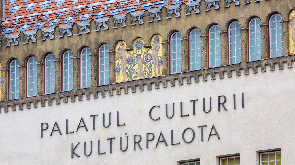 Palácio da Cultura de Tirgu Mures que inclui sinalização