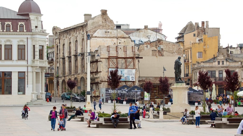 Ovid Square showing a square or plaza and heritage architecture