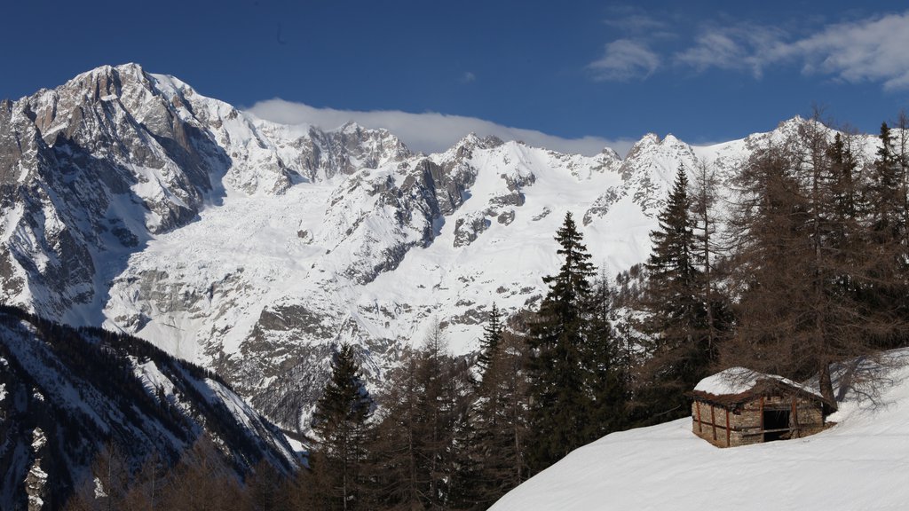 Courmayeur ofreciendo nieve y montañas