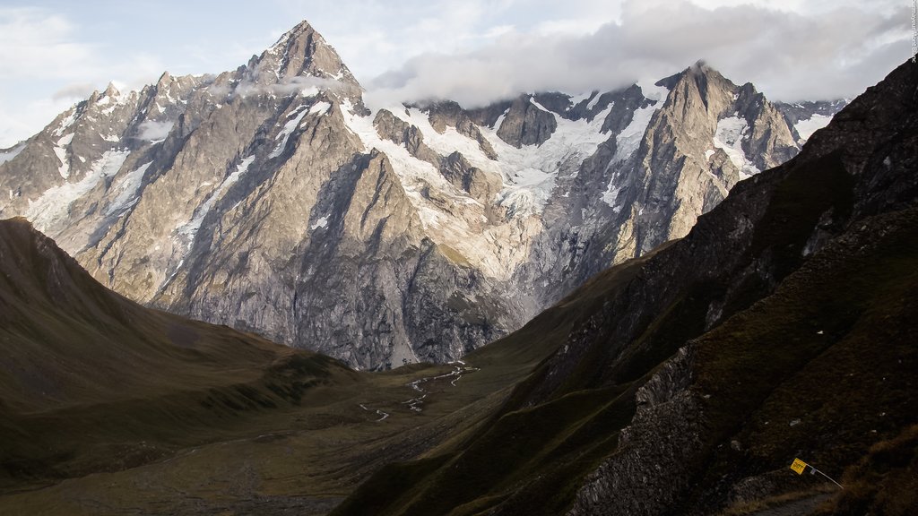 Courmayeur mostrando nieve y montañas