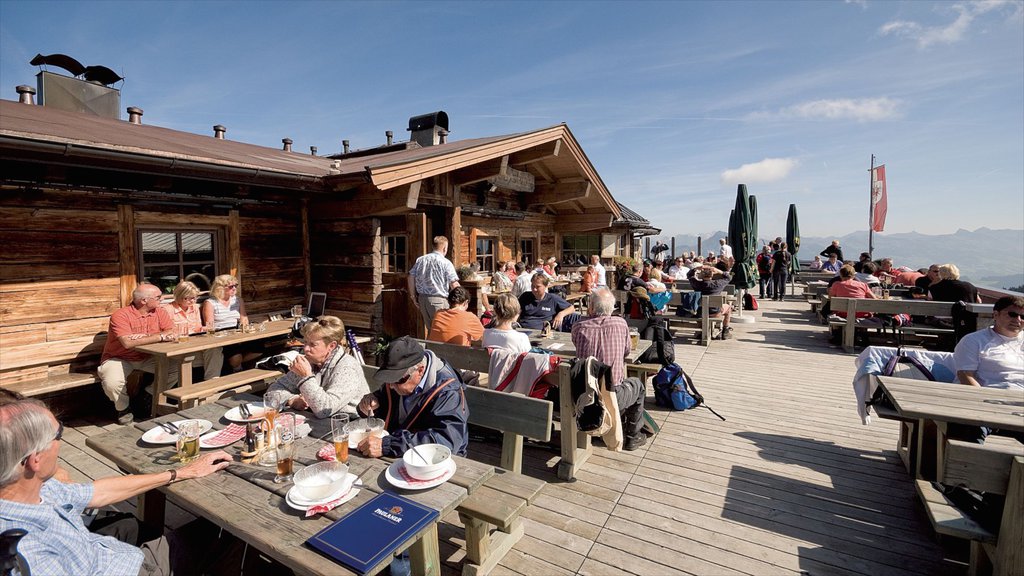 Scheffau am Wilden Kaiser que incluye comer al aire libre