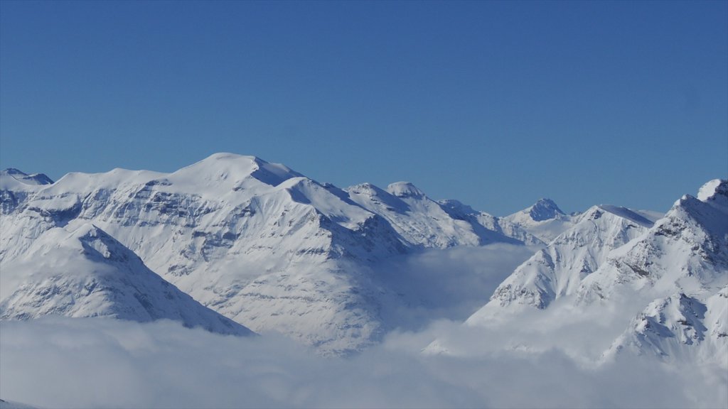 Val-d\'Isère que incluye nieve y montañas