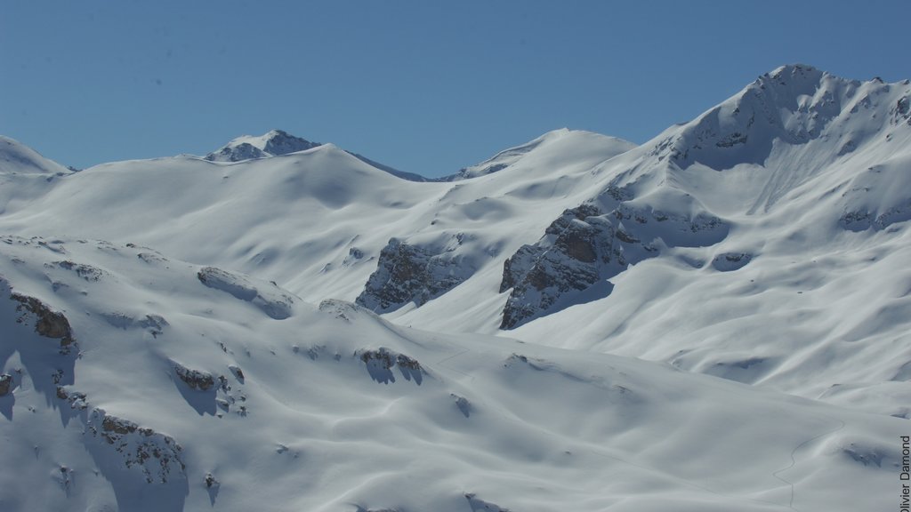 Wintersportplaats Val-d\'Isère toont sneeuw en bergen