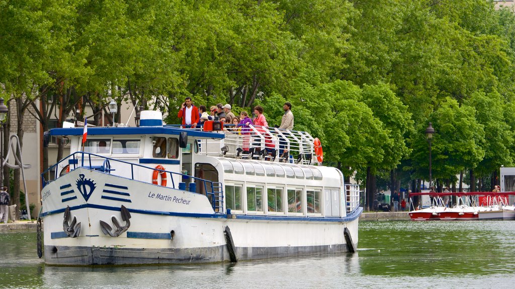 19th Arrondissement featuring a ferry