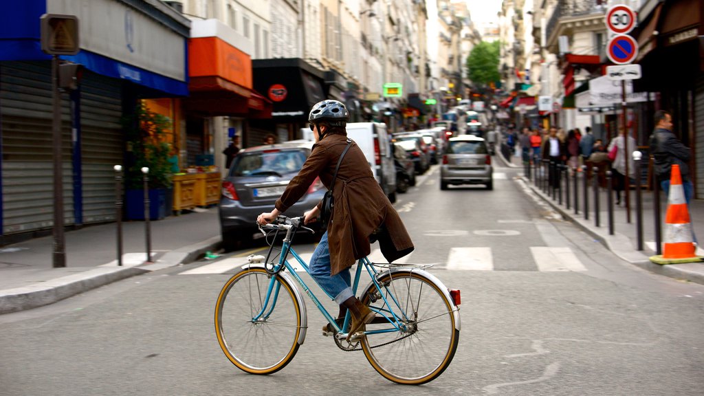 9th Arrondissement showing cycling and street scenes