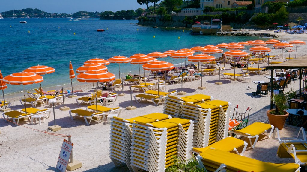 Nice mettant en vedette un hôtel ou un complexe de luxe et une plage de sable