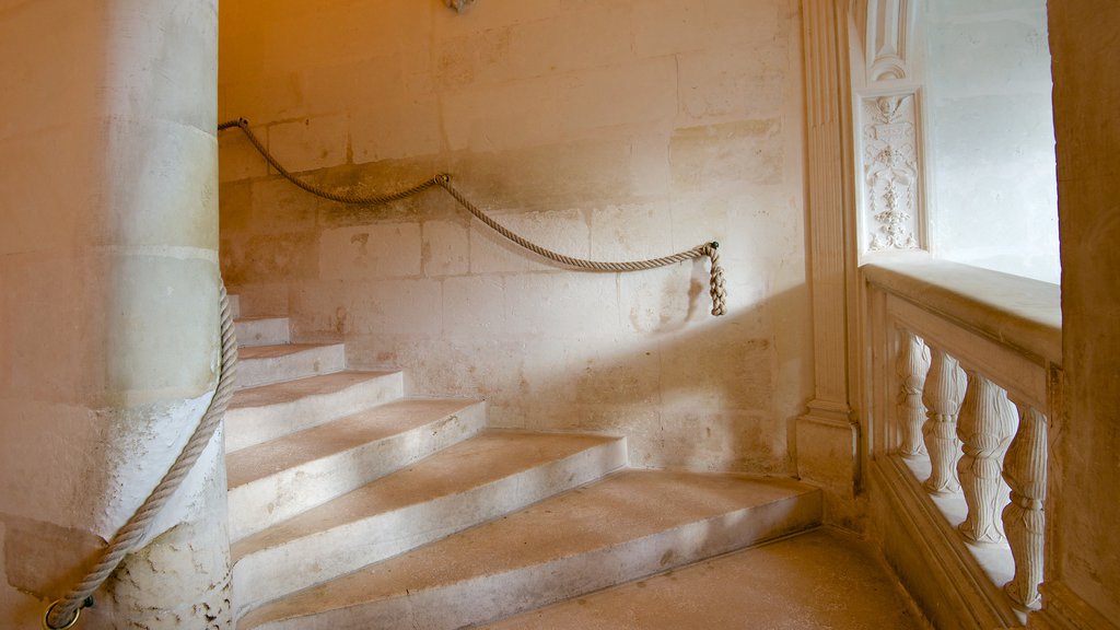 Chateau de Chenonceau showing interior views