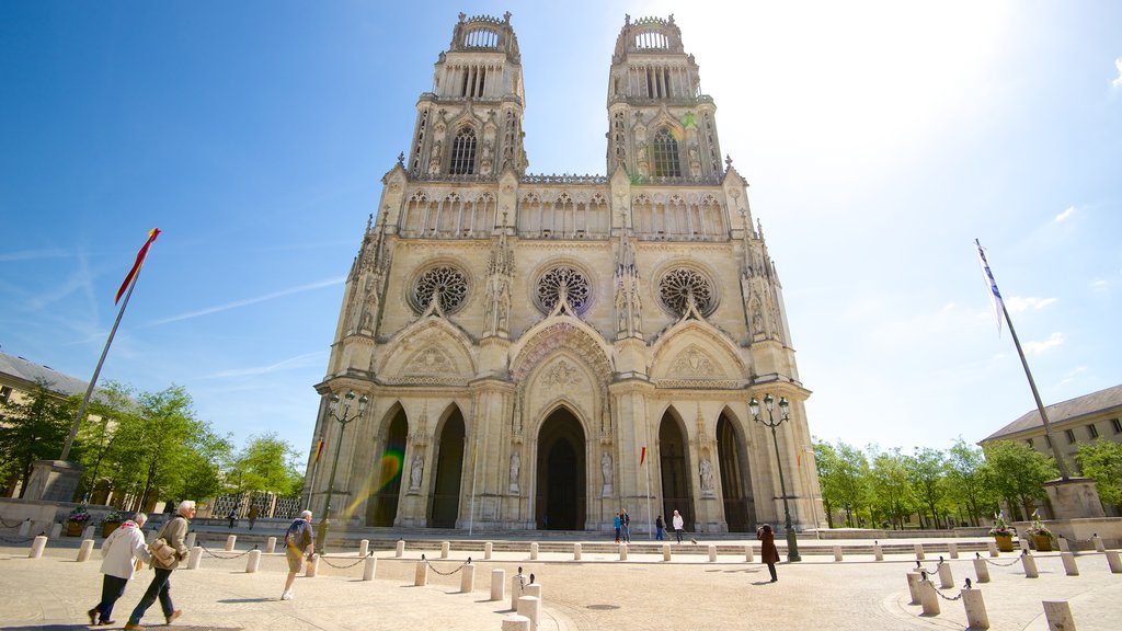 Sainte-Croix Cathedral showing a church or cathedral