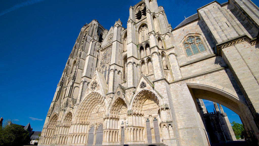 Kathedrale von Bourges das einen historische Architektur und Kirche oder Kathedrale