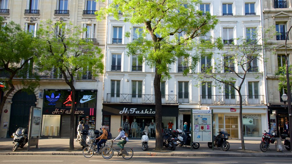 Grands Boulevards montrant mode