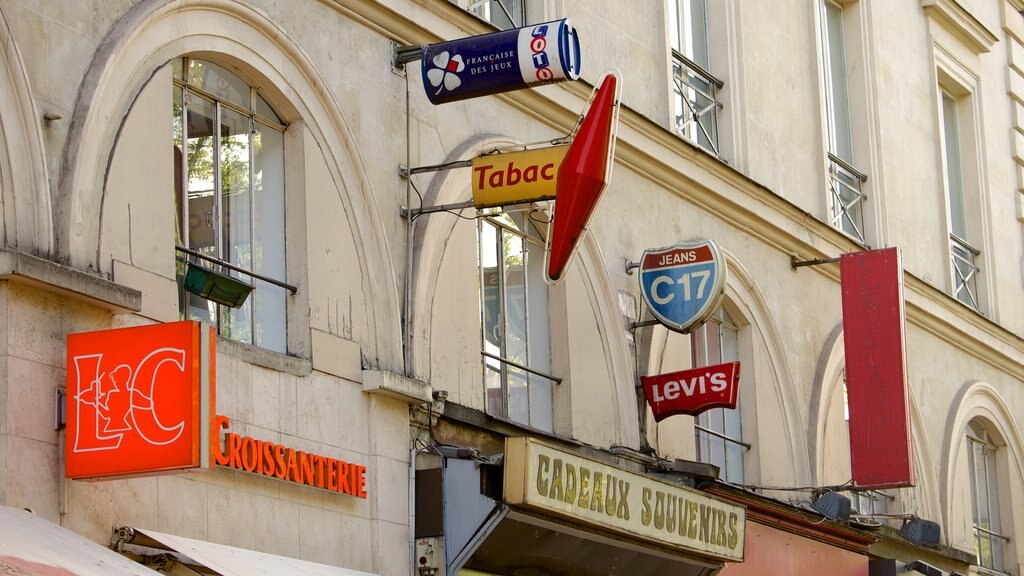 Grands Boulevards which includes signage