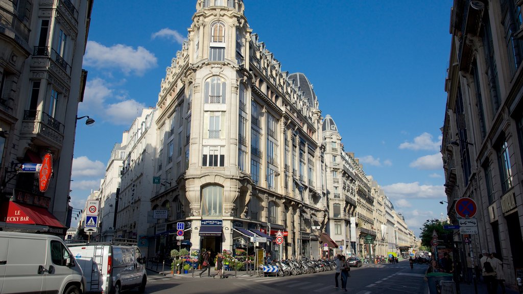 2nd Arrondissement featuring a city and heritage elements