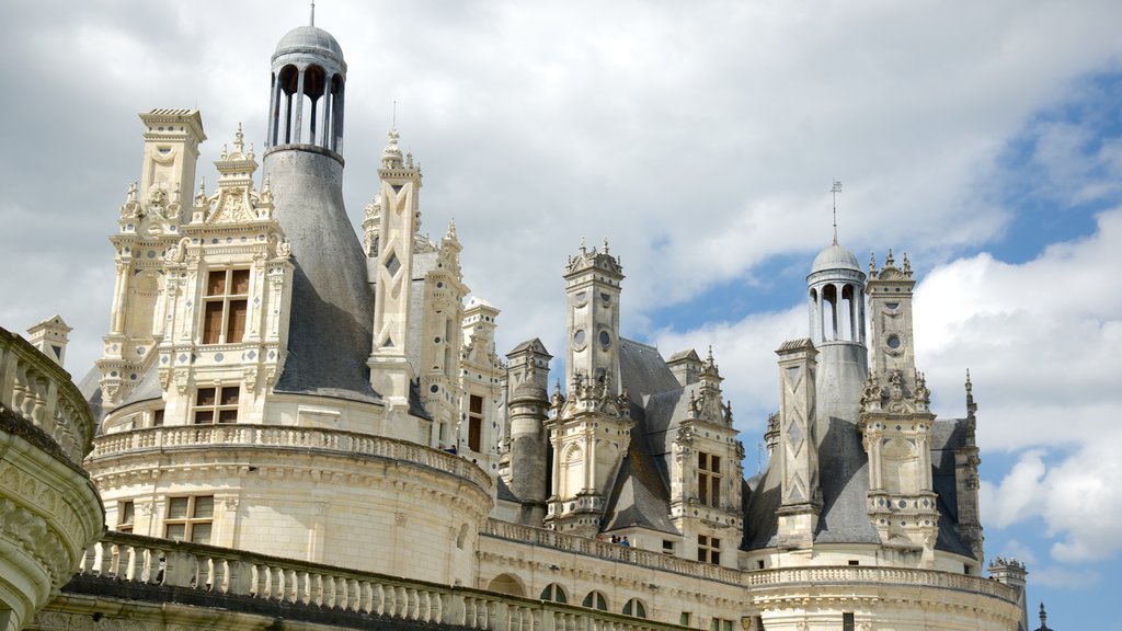 Chateau de Chambord showing château or palace and heritage architecture