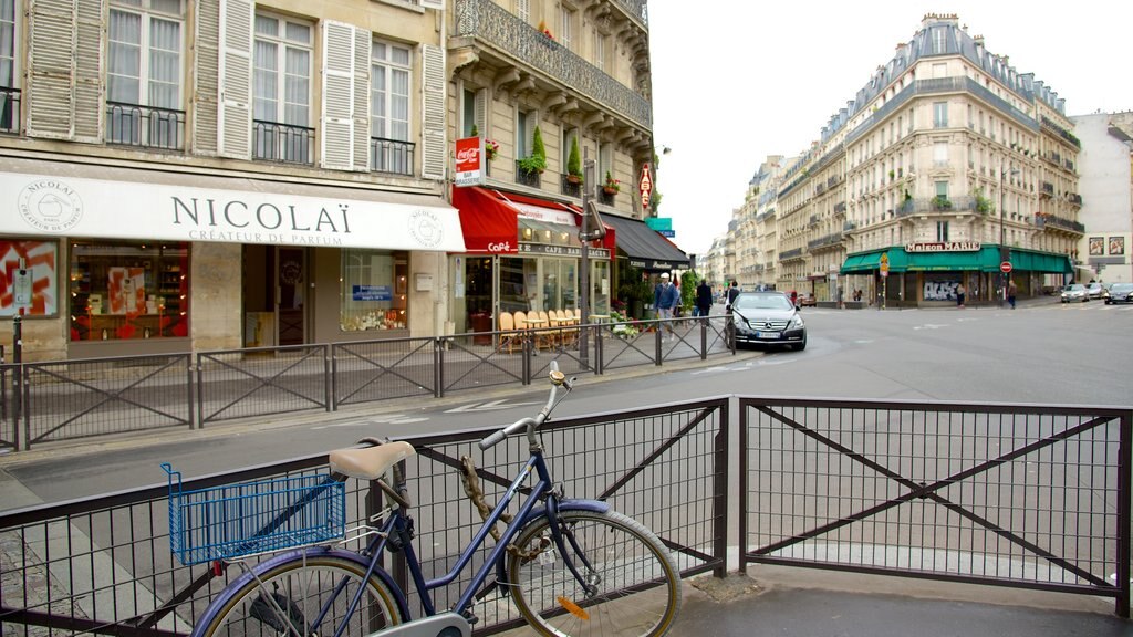 Latin Quarter - Pantheon showing street scenes, cycling and a city