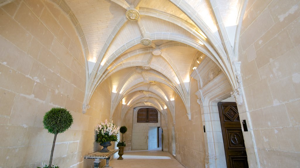 Chateau de Chenonceau which includes interior views and château or palace