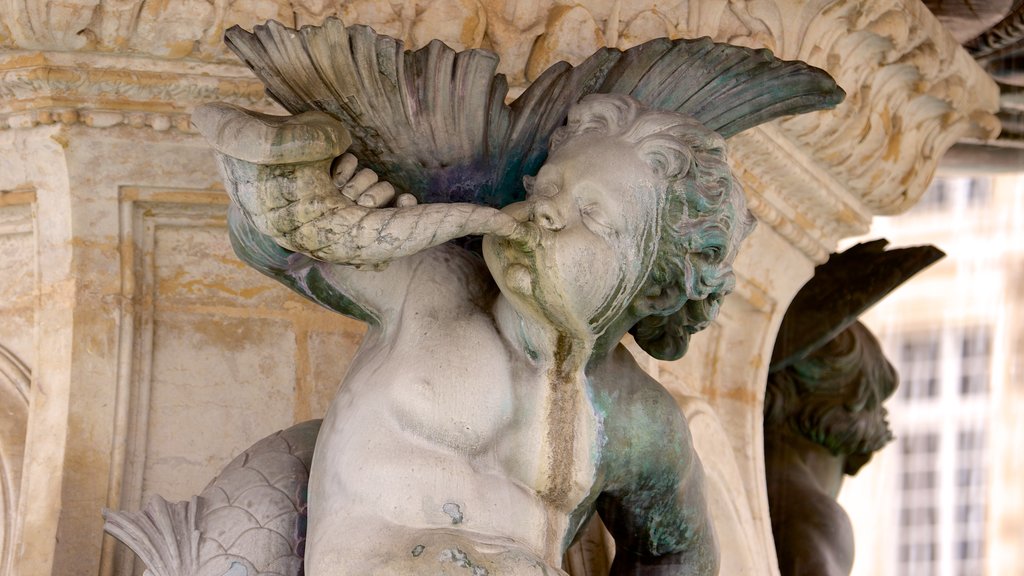 Place de la Bourse que incluye una estatua o escultura y una fuente