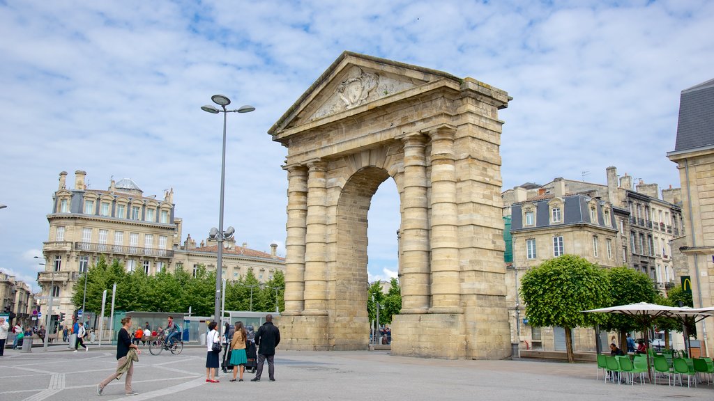 Place de la Victoire showing a city, heritage elements and a square or plaza