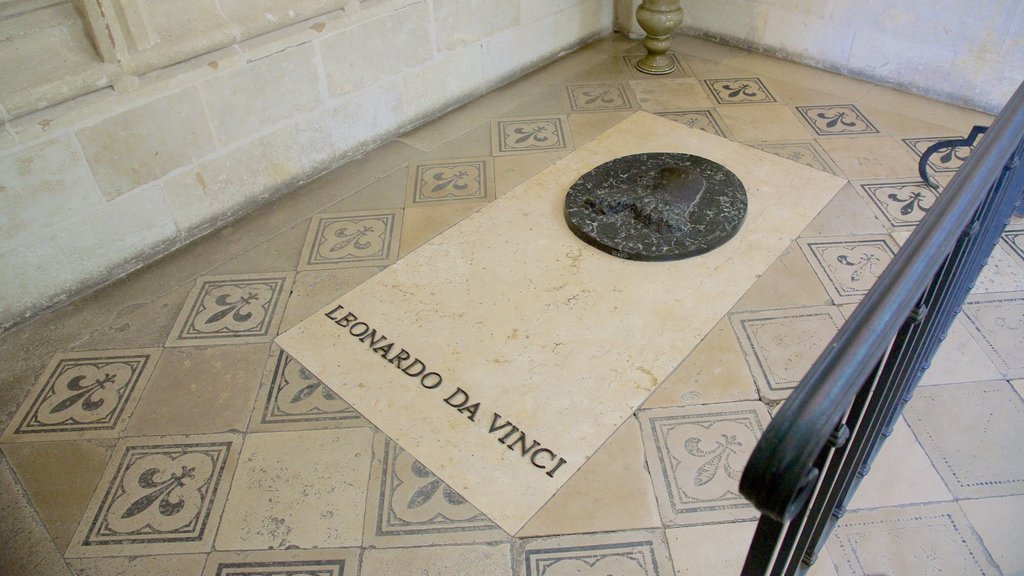 Chateau d\'Amboise showing a memorial