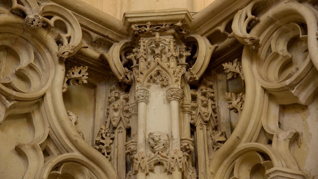 Chateau d\'Amboise ofreciendo vista interna, castillo o palacio y arquitectura patrimonial